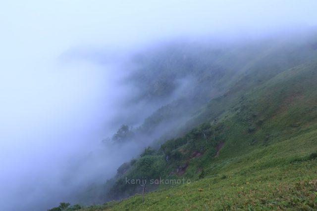 北海道 早朝の霧の摩周湖
